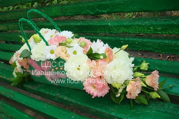 Свадебная арка из живых цветов под заказ в Киеве и окраина. 