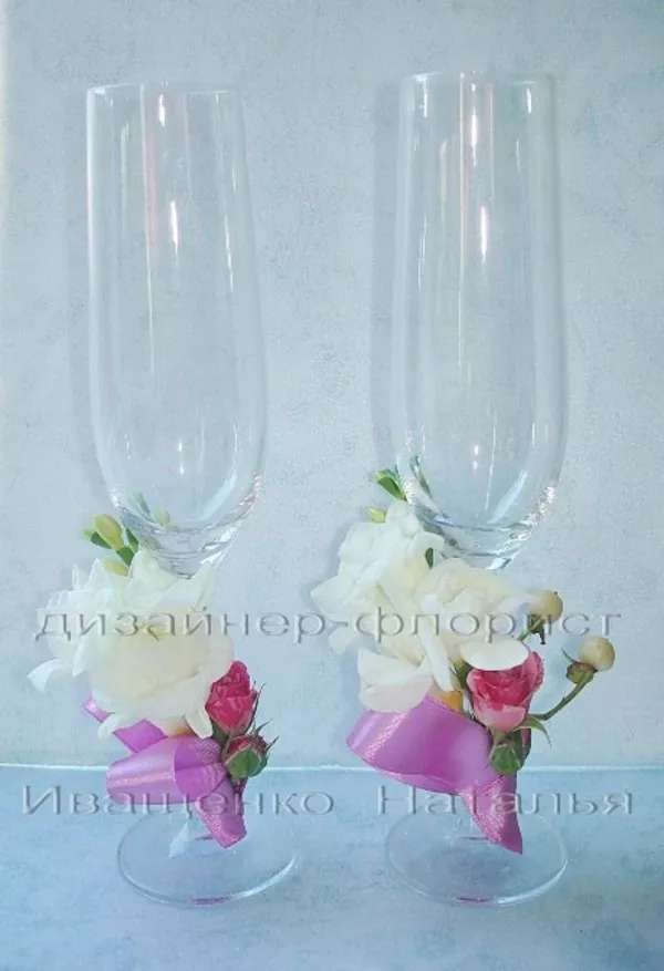 Украшение свадебных бокалов цветами и декором. 