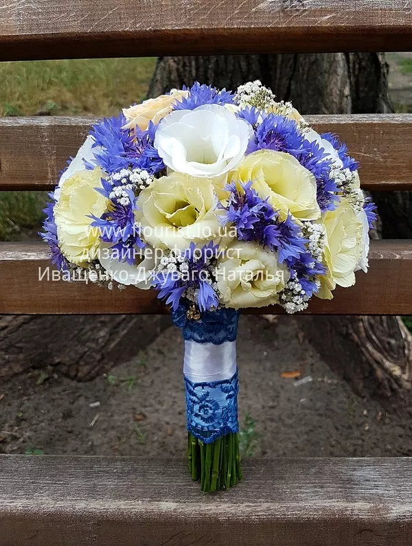 Свадебный букет из Васильков под заказ от ЦДС Свадебный Мир г.Киев. 