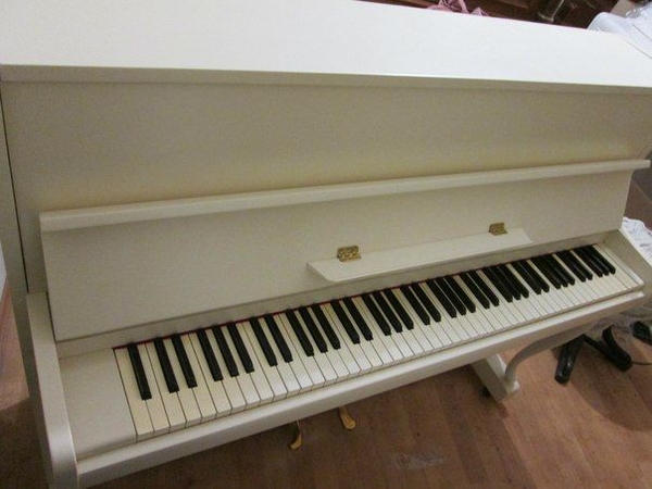 Вашему вниманию пианино для продажи в Киеве.