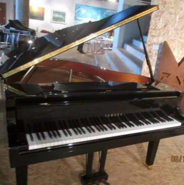 Купить пианино в Киеве, купить рояль Киев белого , черного, и красного цв 2