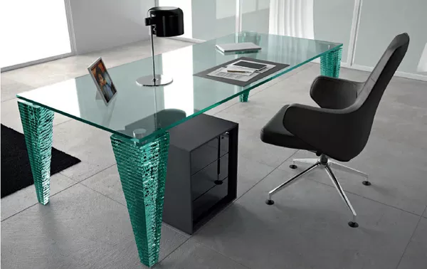 Итальянская мебель из стекла и стеклянные изделия: столы,  стулья,   2