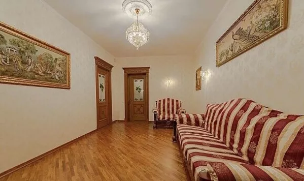 Продажа квартиры в сталинке с ремонтом по ул Марьяненко 7