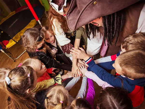 Организация и проведение детских праздников  10