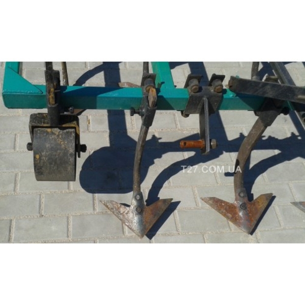 Культиватор сплошной обработки 1, 6 (2.1) м с рабочими лапами и катком 2