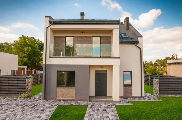 Продам дом , расположен в закрытом коттеджном городке с Романков  