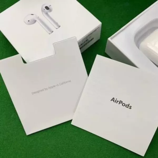 Беспроводные наушники Apple AirPods 2 с беспроводным зарядным кейсом 3