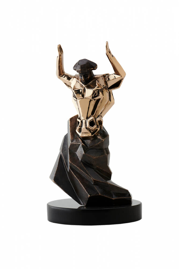 Победитель бронзовая статуэтка