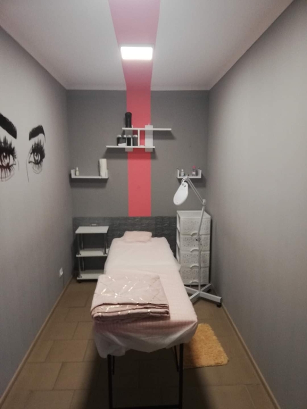 Діючий салон краси, чи просто приміщення в прохідному місці?) 4