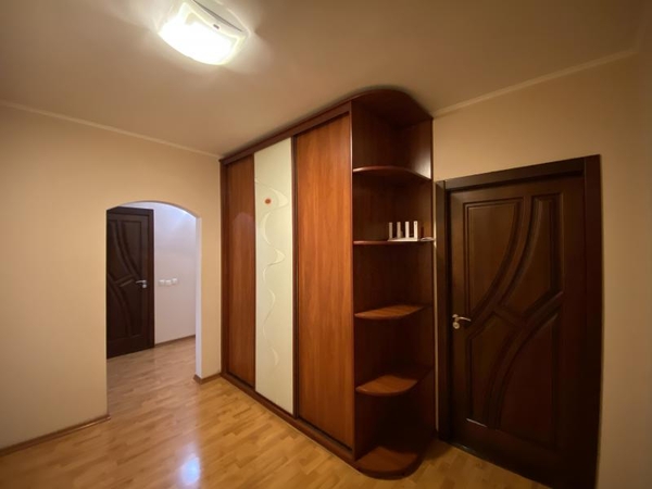 Продаем 2-х комнатную квартиру улучшенной планировки,  Киев