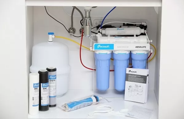 Система обратного осмоса Ecosoft Absolute с помпой на станине (MO550PS 4