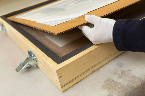 Специалист по безопасной упаковке произведений искусства,  антиквариата