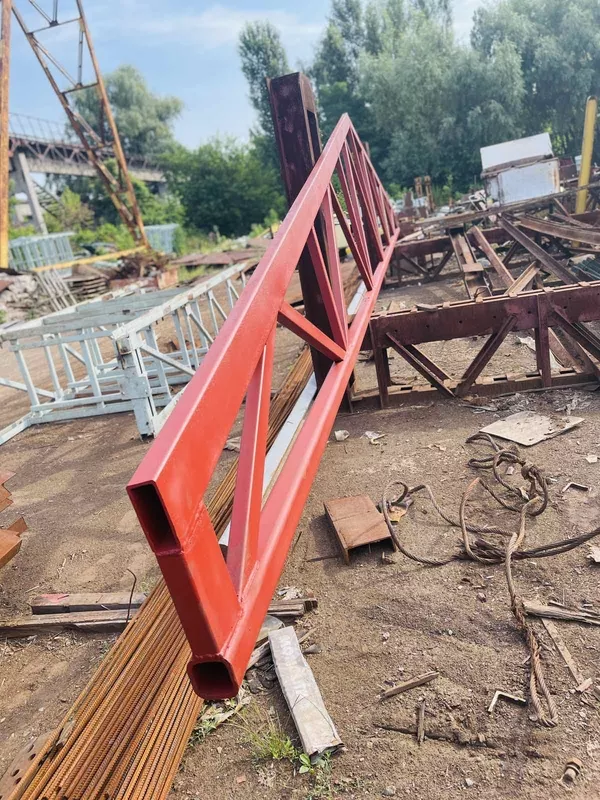 Продам металлические фермы 12 м  2