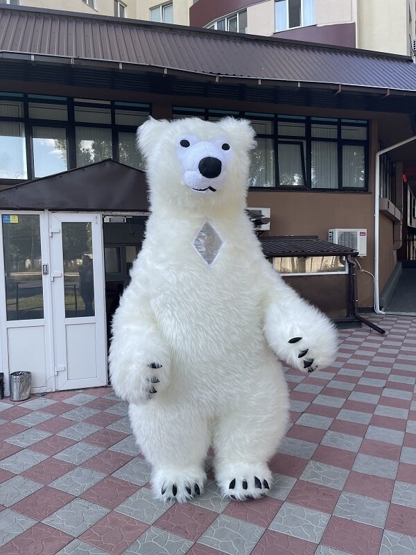 Начните продвижение с надувным костюмом белого медведя 4