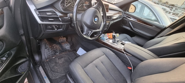 Продам BMW X5 2017 год.
