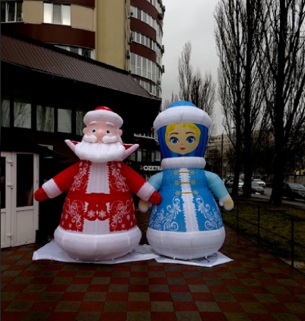 Надувные рекламные фигуры Деда Мороза и Снегурочки   2
