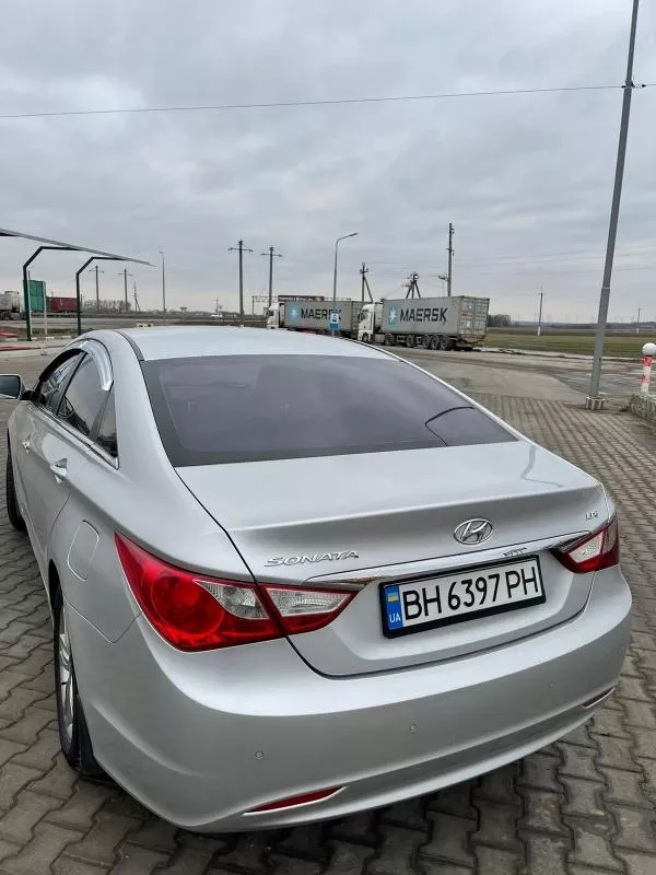 Сдам в аренду автомобиль Hyundai Sonata. Киев.