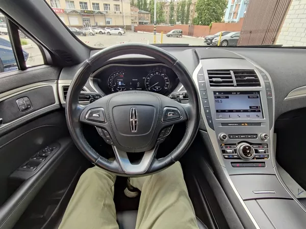 Продам идеальный Lincoln MKZ 2019 8