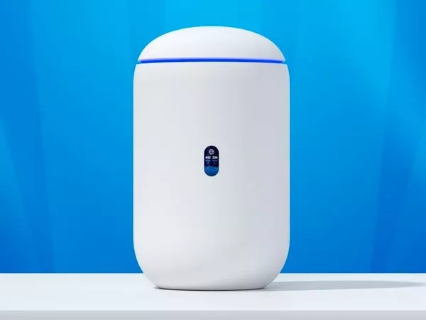 Новый роутер UniFi Dream Router с 2 PoE портами