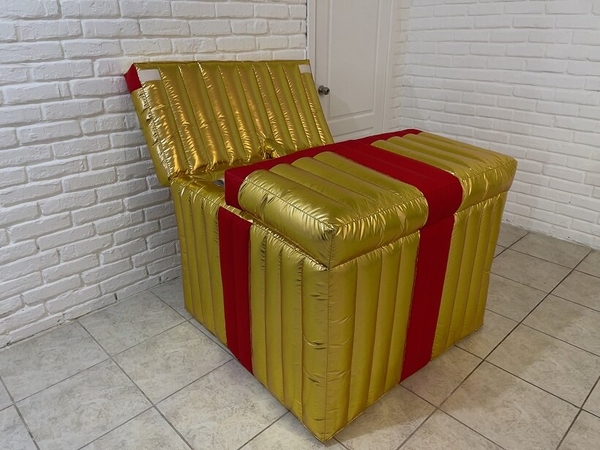 Коробка золотая сценическая декорация 3