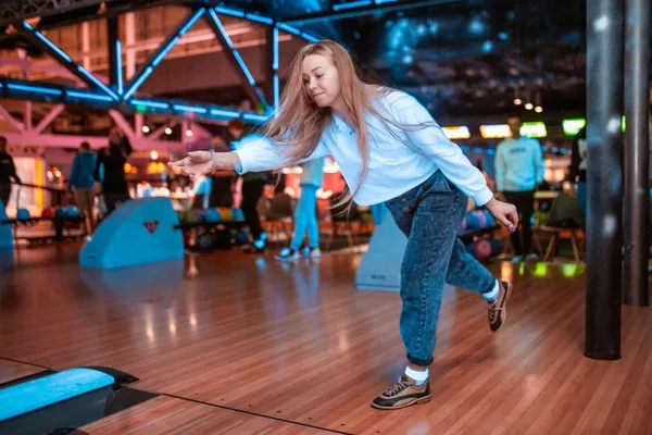 Astro Bowling - космічний боулінг в Києві,   метро Шулявська