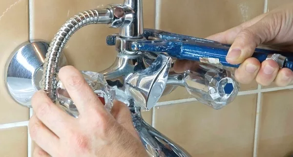 Замена смесителя Услуги сантехника плиточника