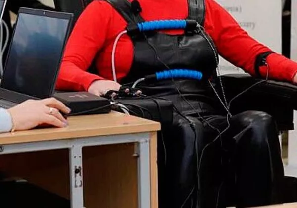 Тест домробітниці на детекторі брехні що до крадіжки