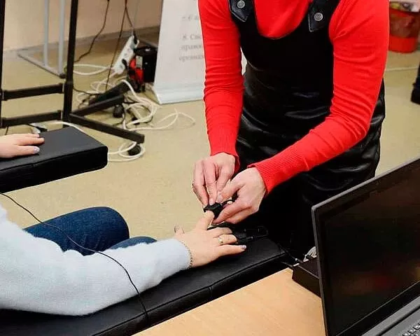 Проверка сотрудников на полиграфе с записью на видео