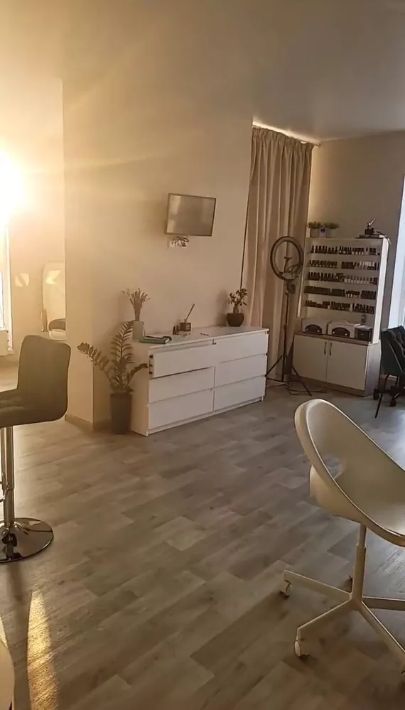 Майстер манікюру та педикюру в KUL_BEAUTY_STUDIO 5