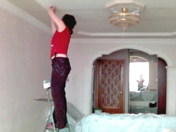 Поклейка обоев Киев Мастер