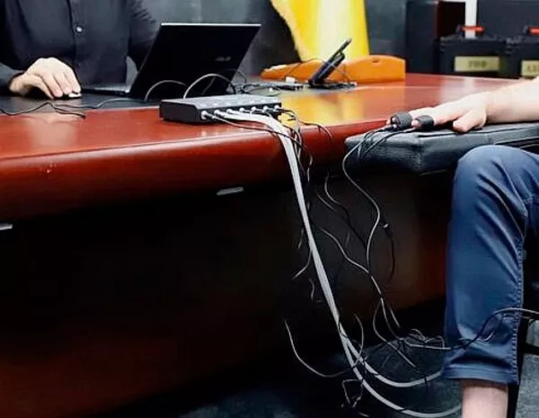 Расследование краж при помощи современного детектора лжи