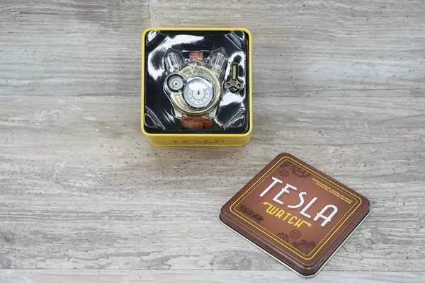 Ретро часы Tesla - Часы с сарказмом и лампочками 5
