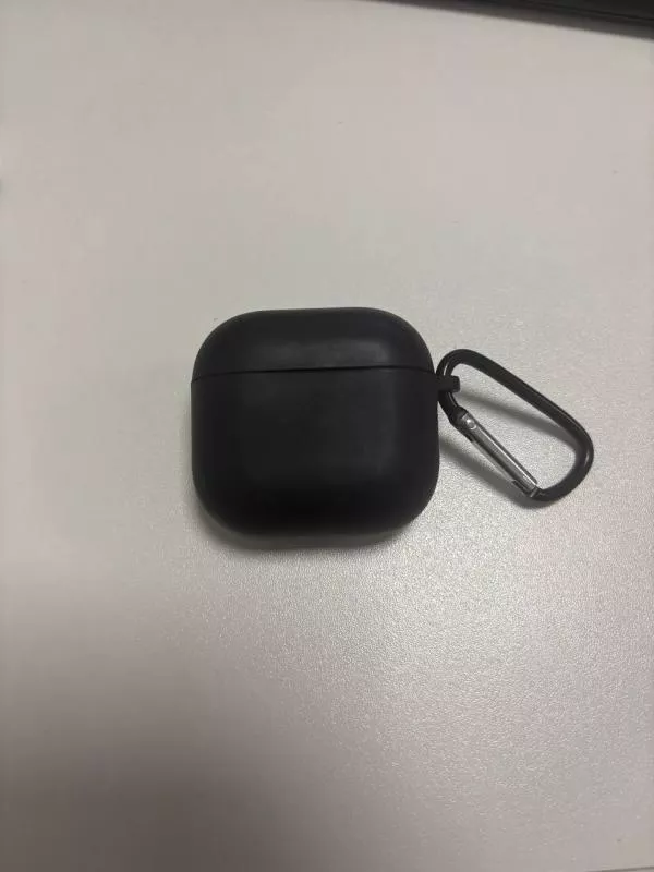 Продаю навушники Apple AirPods 4 в хорошому стані — 4500 грн 2