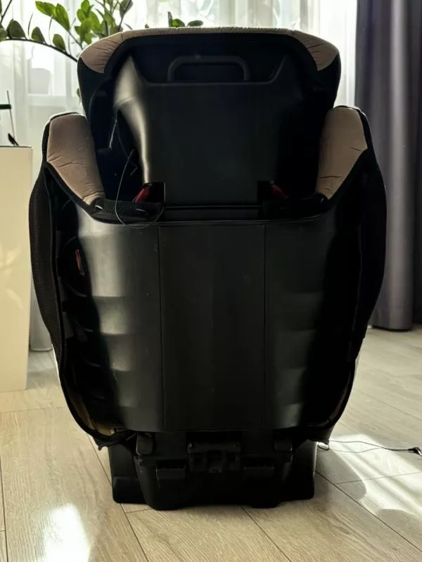Продам вживане дитяче автокрісло Recaro Monza Nova 3