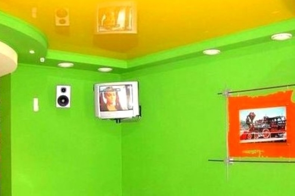 Якісна поклейка шпалер