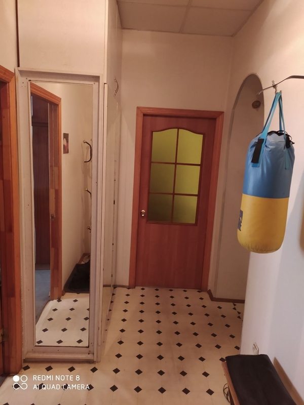 Продам 3 кімнатну квартиру в Києві біля метро Святошино 2