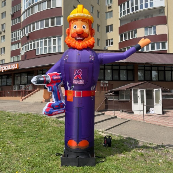 Махаючий надувний чоловічок реклама вулична 4 метри 3