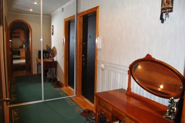 Продам уютную 4-к полностью меблированную с евро ремонтом   