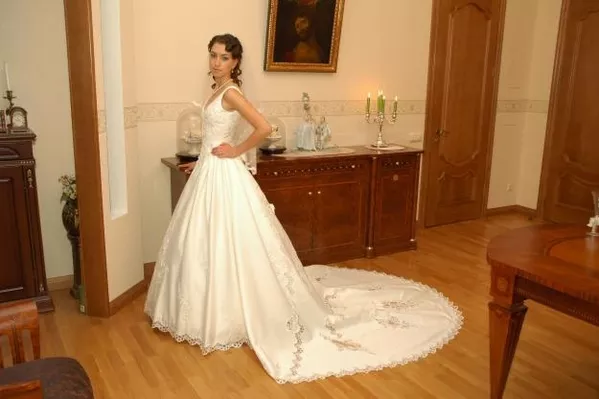 Продам свадебное платье цвет шампань,  классический крой