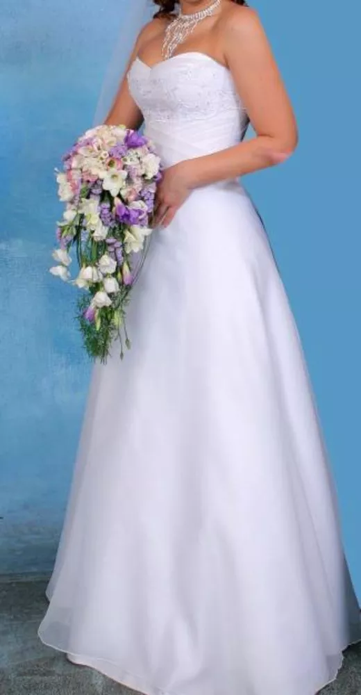 Продам красивое,  нежное свадебное платье,  шитое под заказ