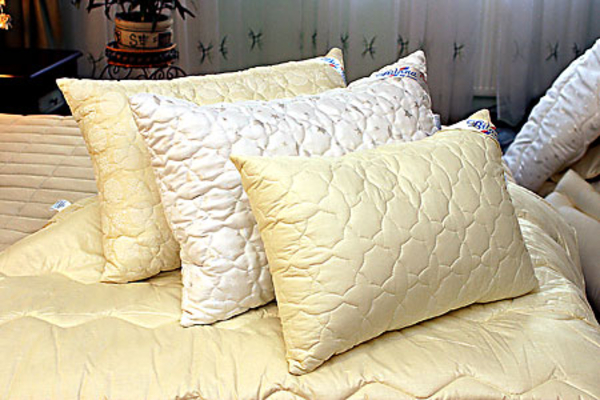 Качеств подушки купить. Подушка из синтепона. Подушки на синтепоне хорошие. Лучший наполнитель для подушек. Лучшие наполнители для подушек для сна.