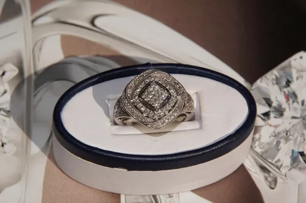 Новое кольцо из белого золота с 76 бриллиантами (tw 0, 5 ct)