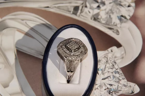 Новое кольцо из белого золота с 76 бриллиантами (tw 0, 5 ct)  2