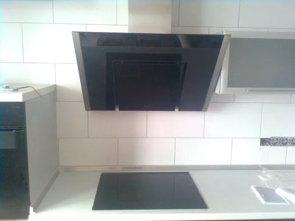 Мастер по установке кухонной вытяжки.