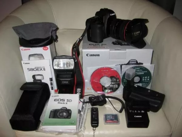 Canon EOS 5D Mark II Digital SLR Camera with Canon EF 24-105mm ISlens