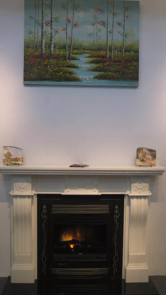 Камин из мрамора Киев. Мраморный камин Киев. Камины с резьбой.  Резьба