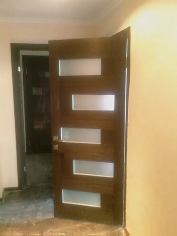 Установка монтаж межкомнатных дверей. киев.