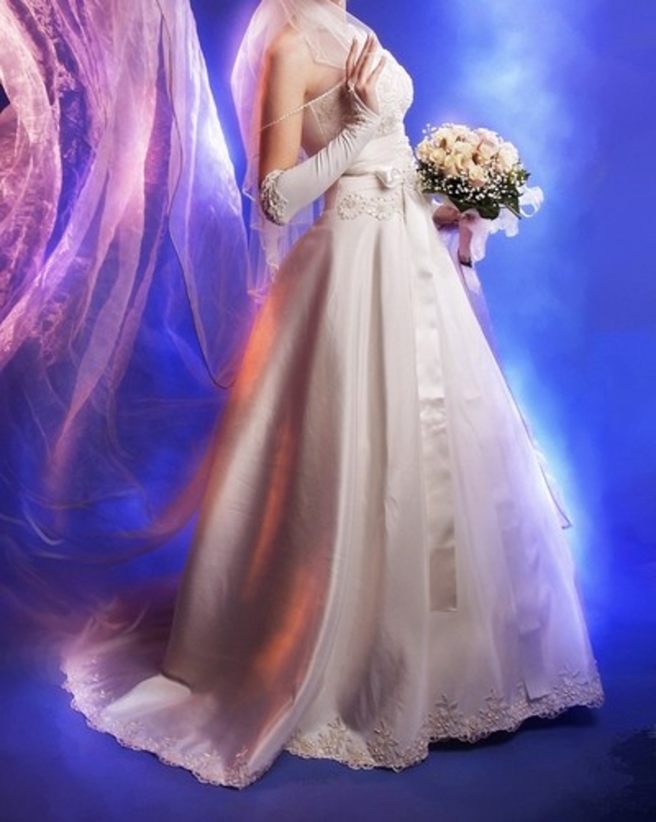 Продам очень красивое свадебное платье 2