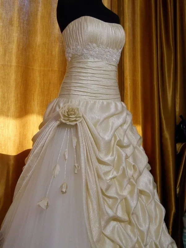 Продам эксклюзивное свадебное платье, р-р 42-46;  цена - 2, 000 грн