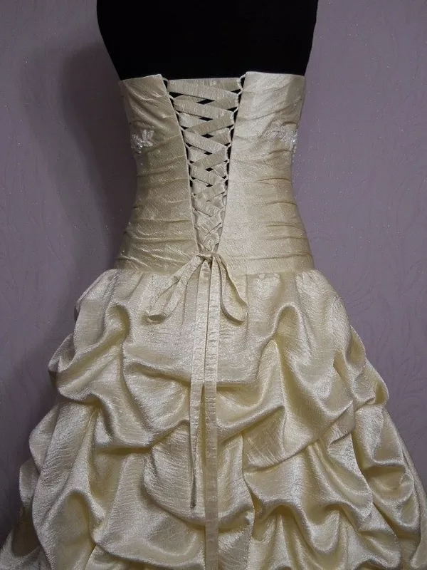 Продам эксклюзивное свадебное платье, р-р 42-46;  цена - 2, 000 грн 2